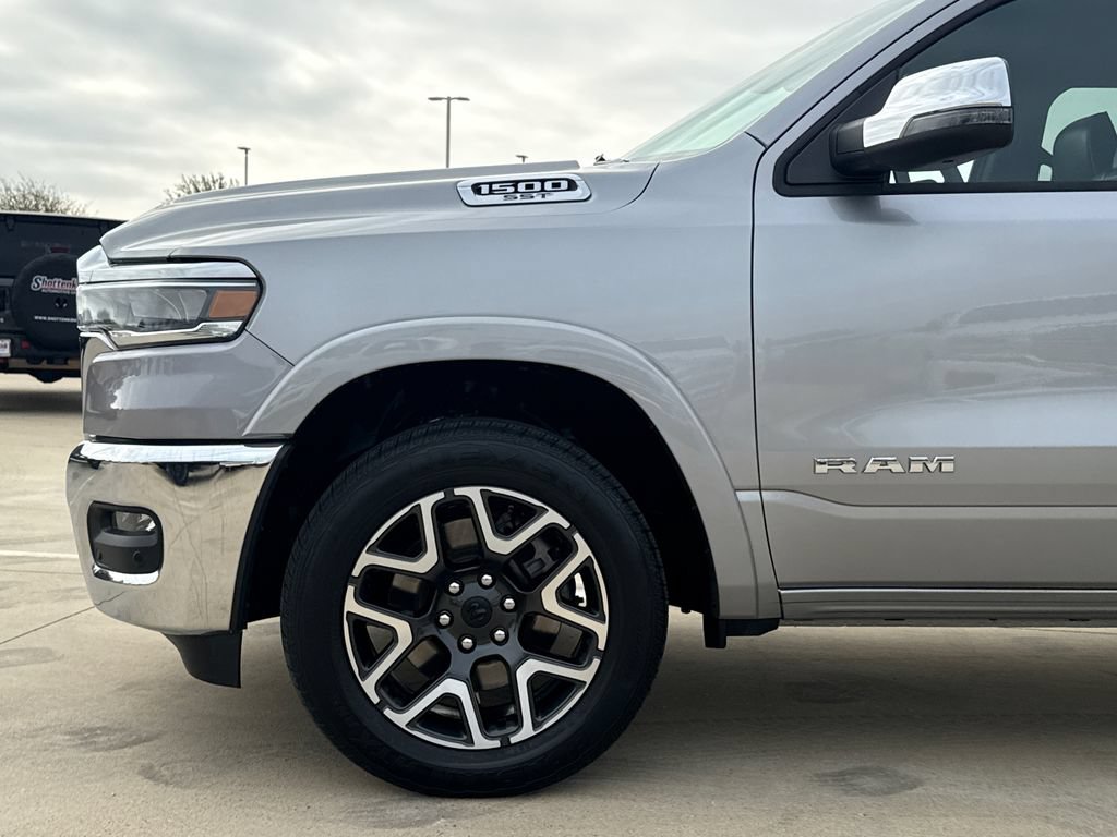 Used 2025 RAM 1500 Laramie AWD/4WD image 5
