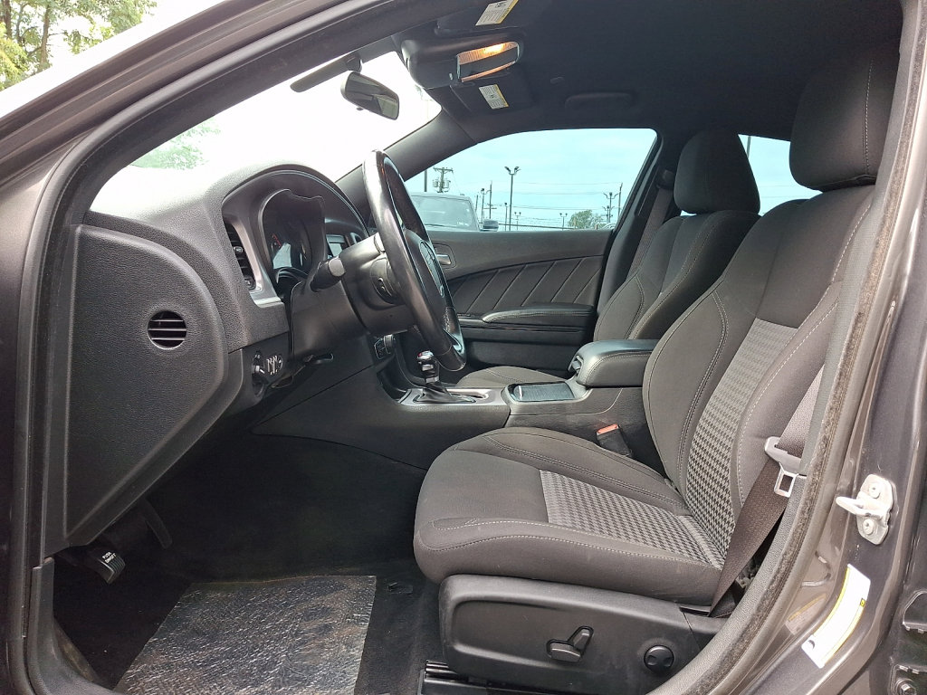 Used 2022 Dodge Charger SXT w/ Blacktop Package RWD image 22