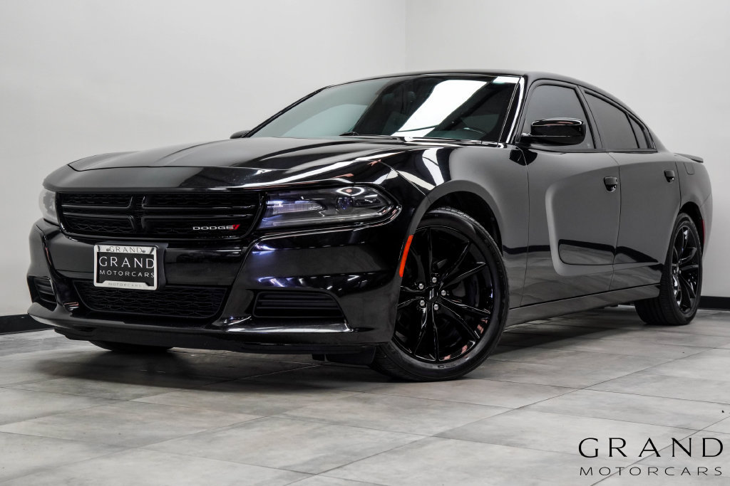 Used 2018 Dodge Charger SXT w/ Blacktop Package