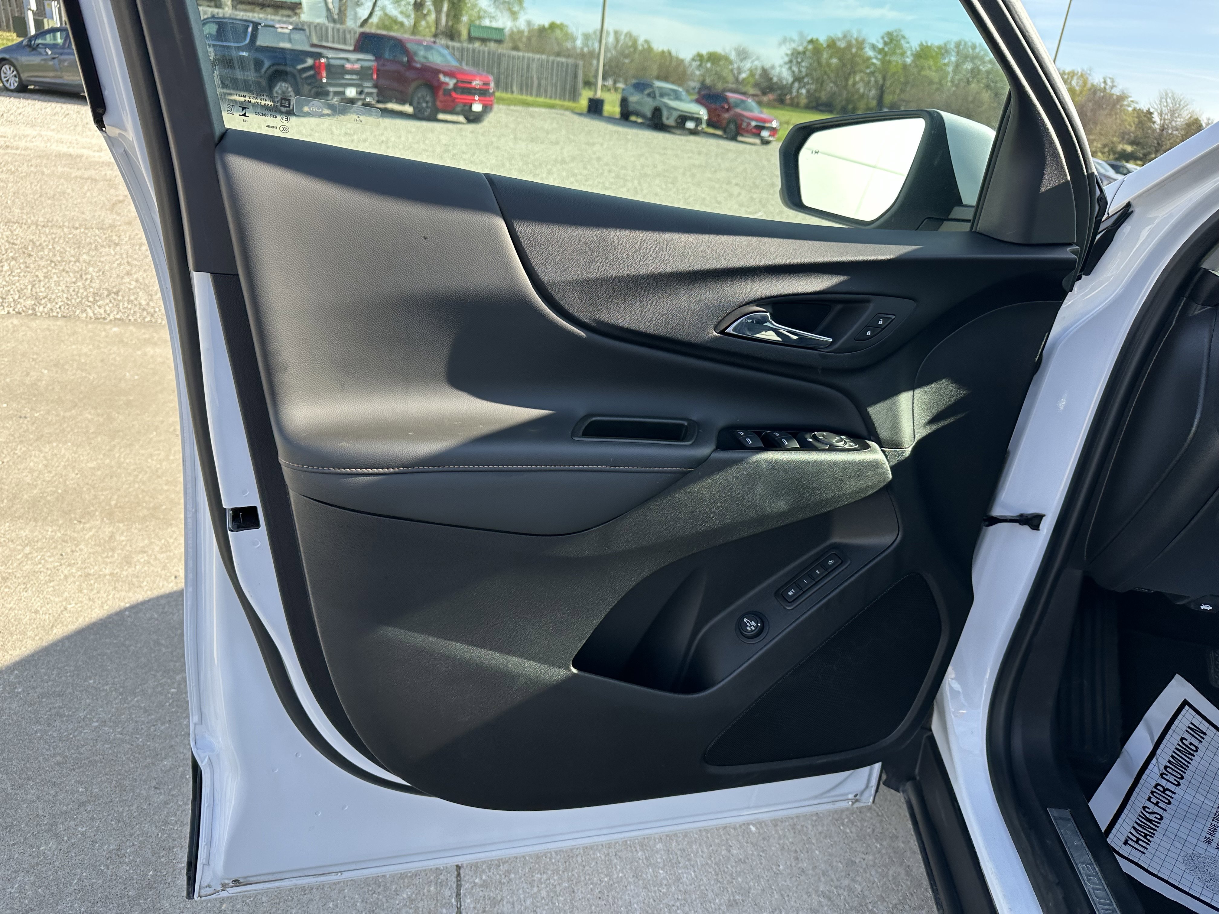 Used 2024 Chevrolet Equinox Premier AWD/4WD image 9