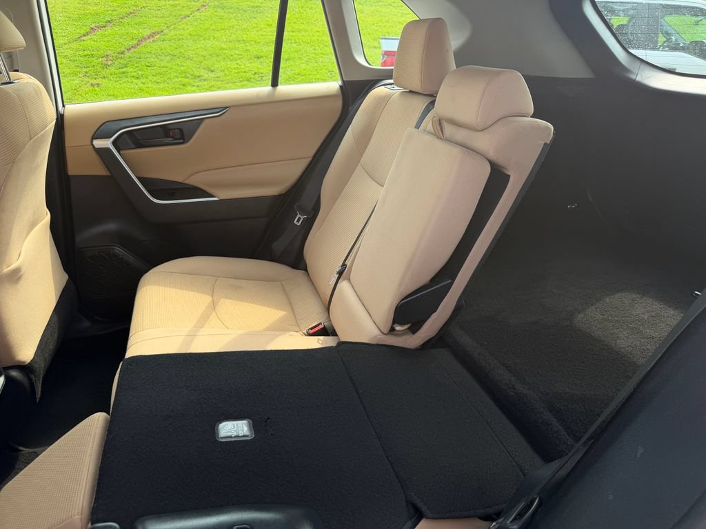 Used 2021 Toyota RAV4 LE FWD image 36