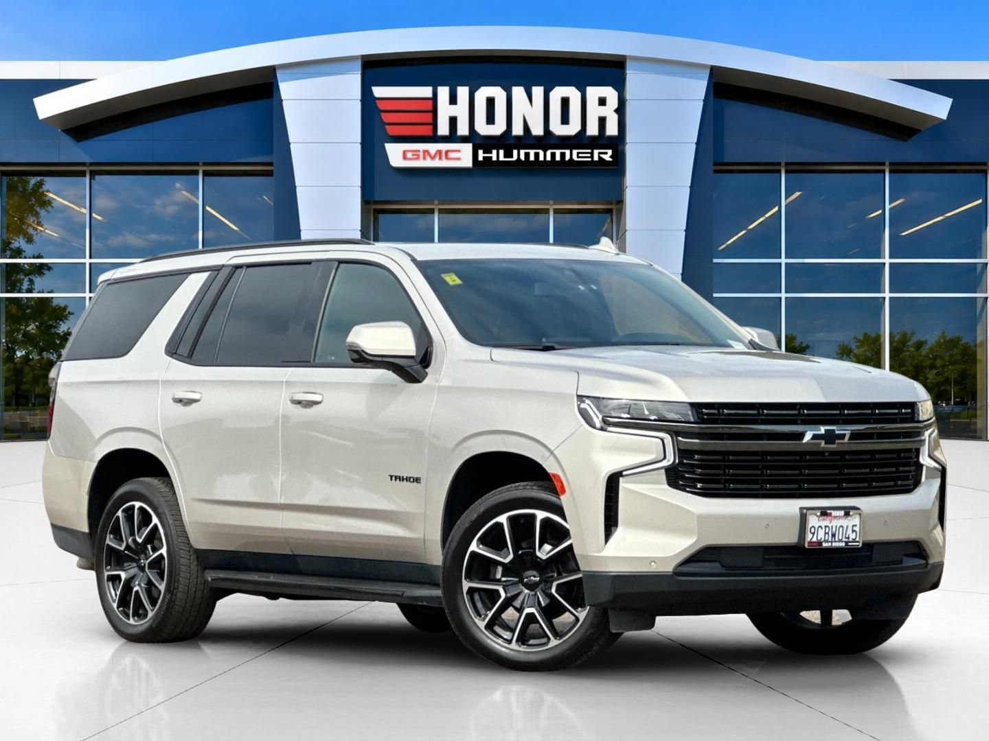 Used 2022 Chevrolet Tahoe RST w/ Luxury Package AWD/4WD image 2