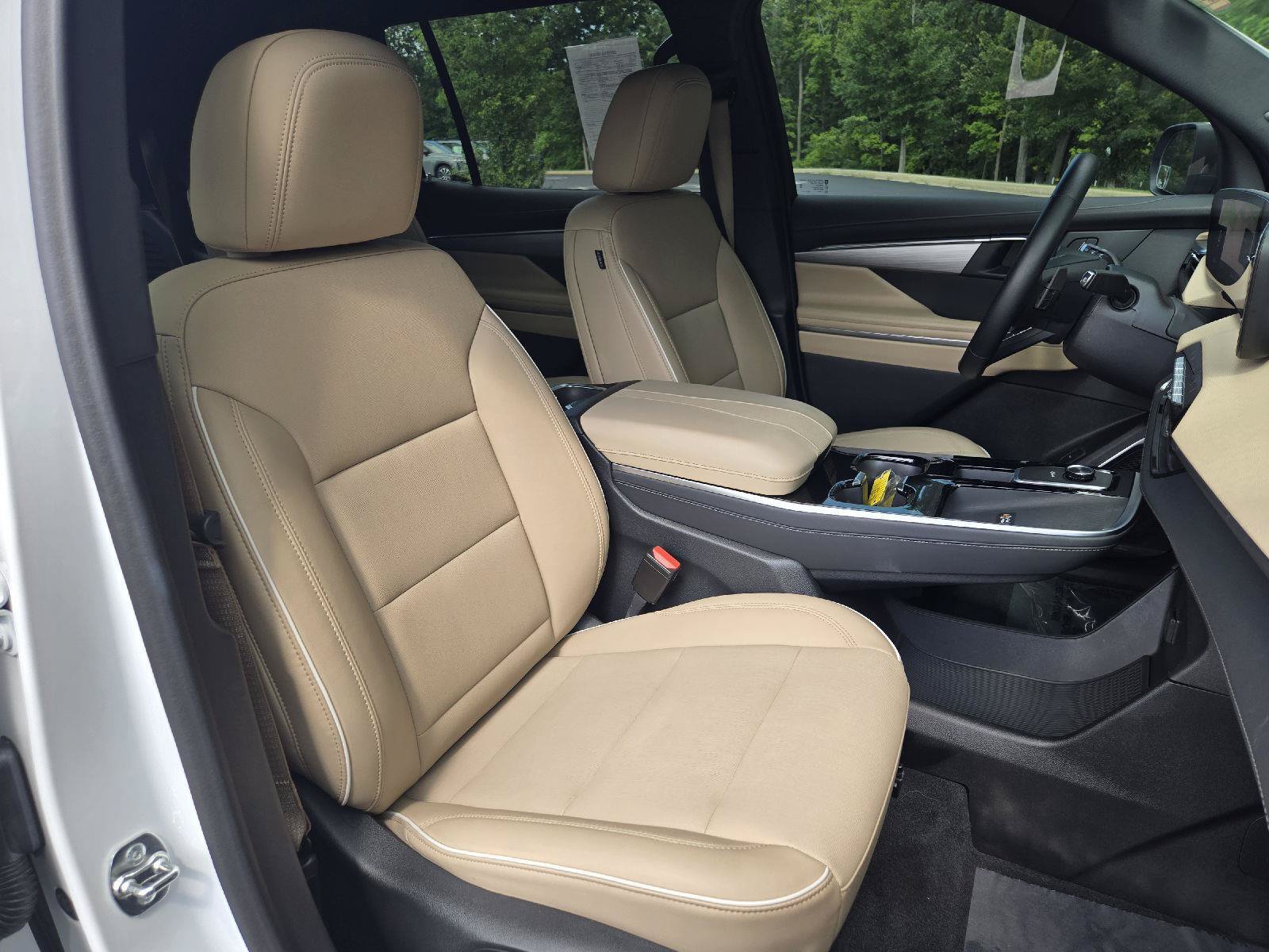 Used 2025 Buick Enclave Preferred FWD image 23