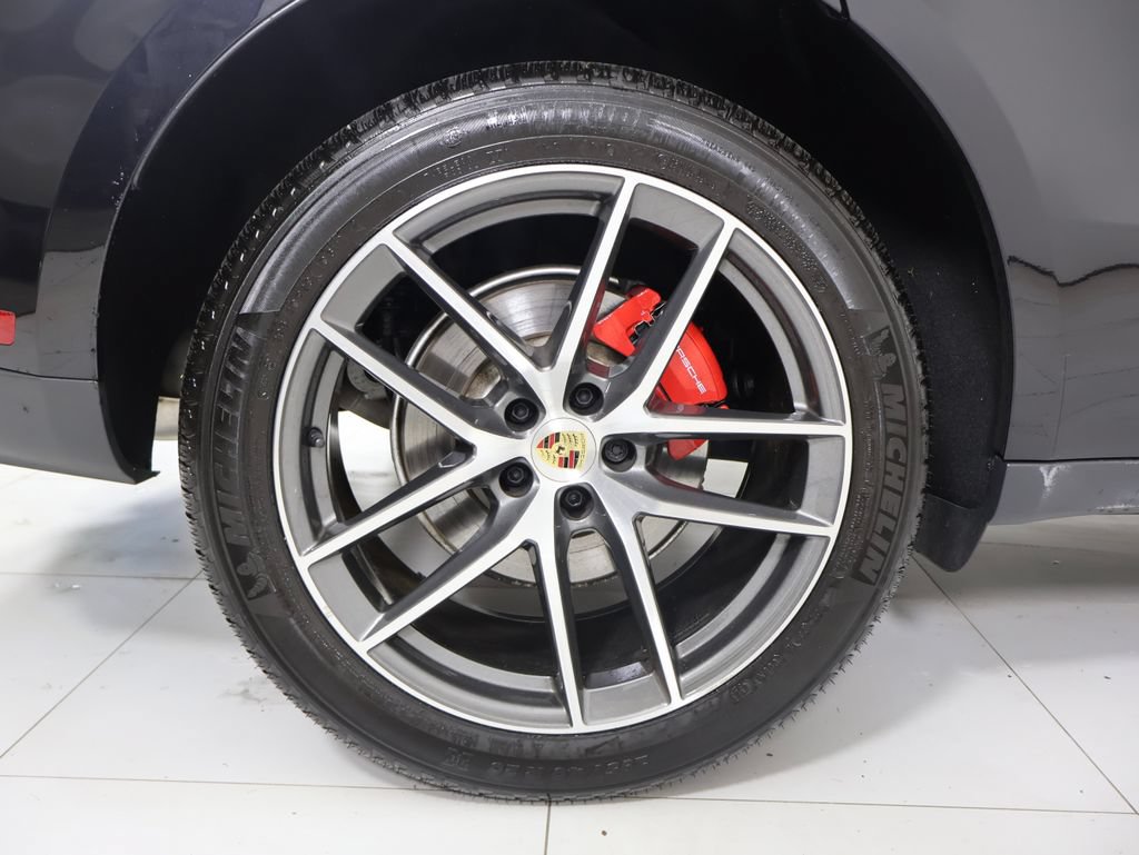 Certified 2023 Porsche Macan S AWD/4WD image 29