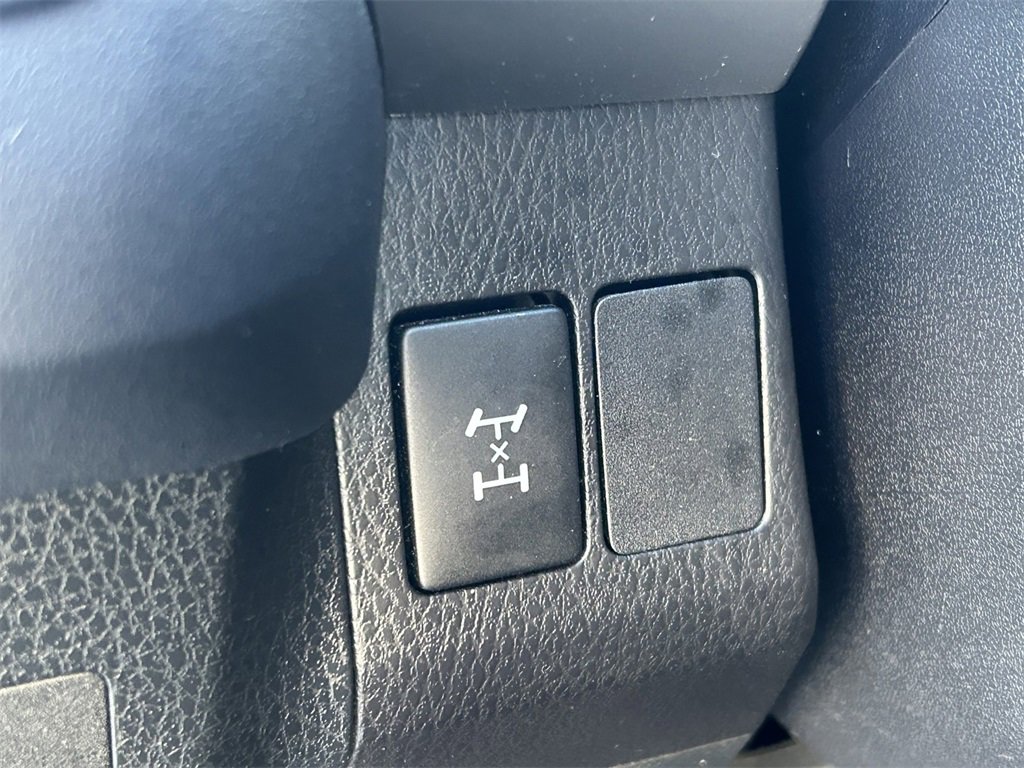 Used 2018 Toyota RAV4 LE image 24