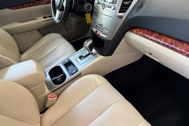 Used 2011 Subaru Outback 2.5i Limited AWD/4WD image 16