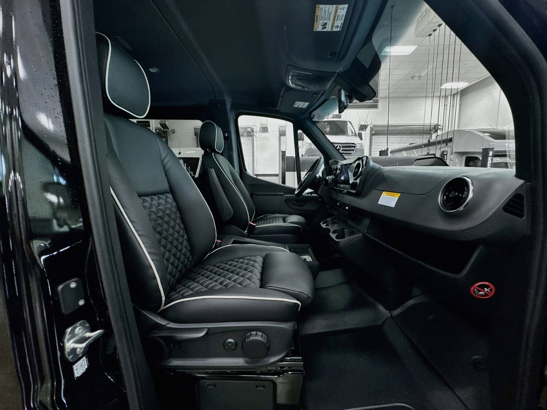 New 2025 Mercedes-Benz Sprinter 2500 image 28