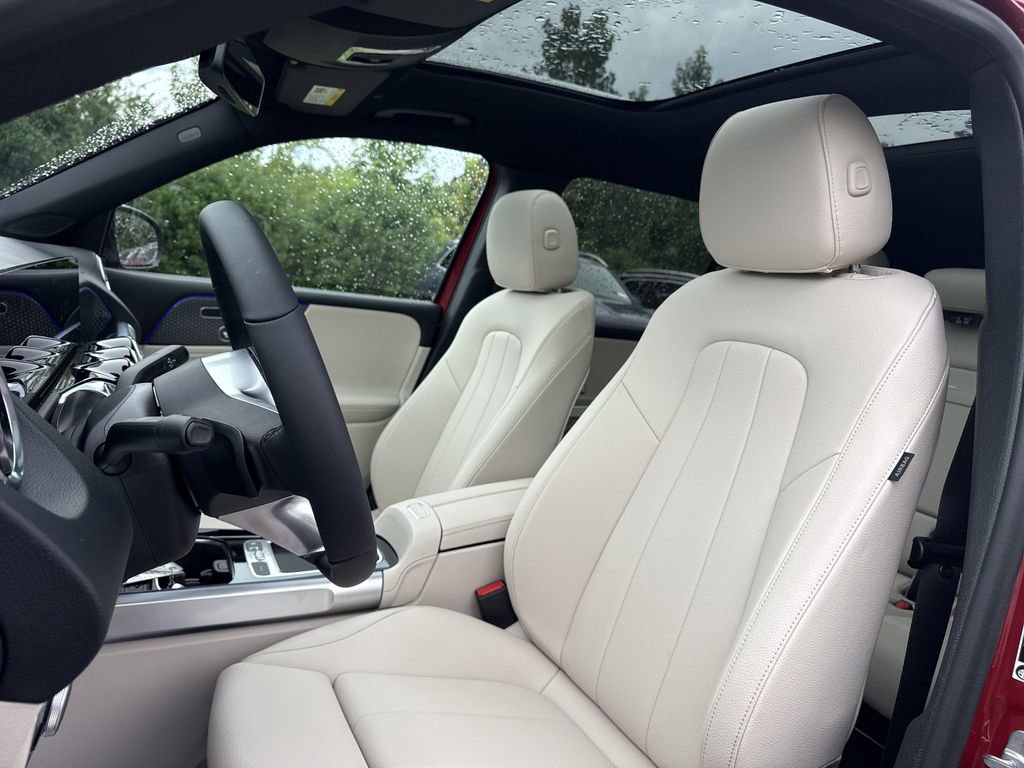 New 2025 Mercedes-Benz GLB 250 image 12