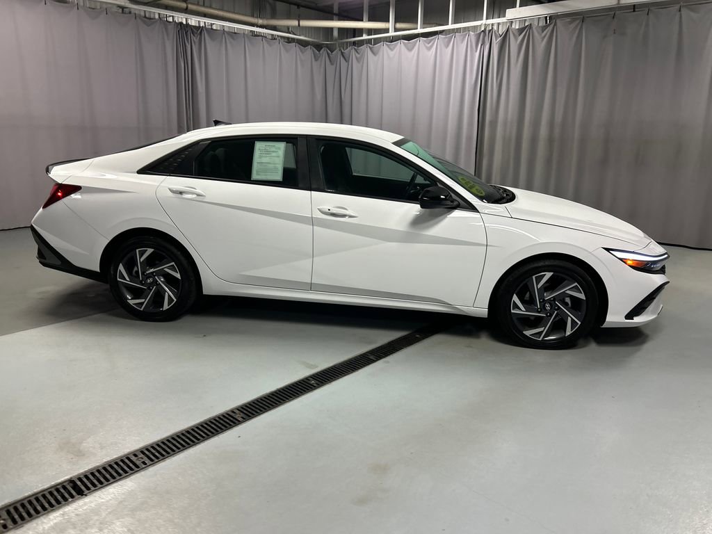 Used 2025 Hyundai Elantra Sport image 8