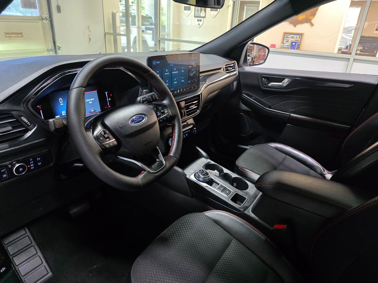 Used 2025 Ford Escape ST-Line Select w/ Tech Pack #1 AWD/4WD image 16