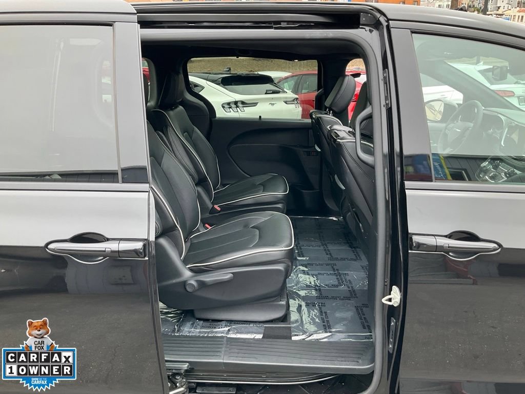 Used 2023 Chrysler Pacifica Limited w/ Uconnect Theater Family Group FWD image 52