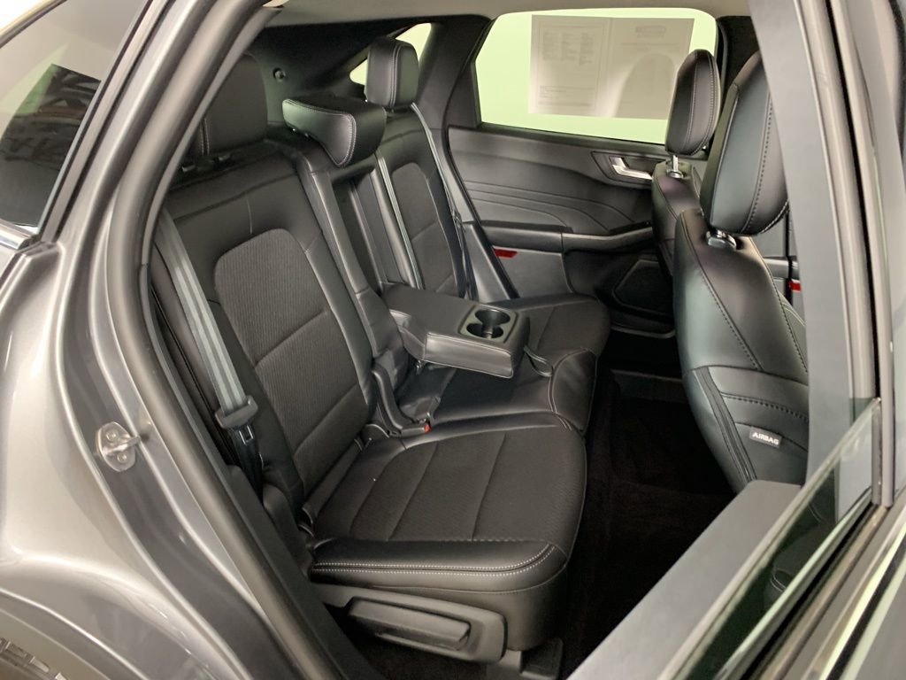 Used 2025 Ford Escape SE image 33