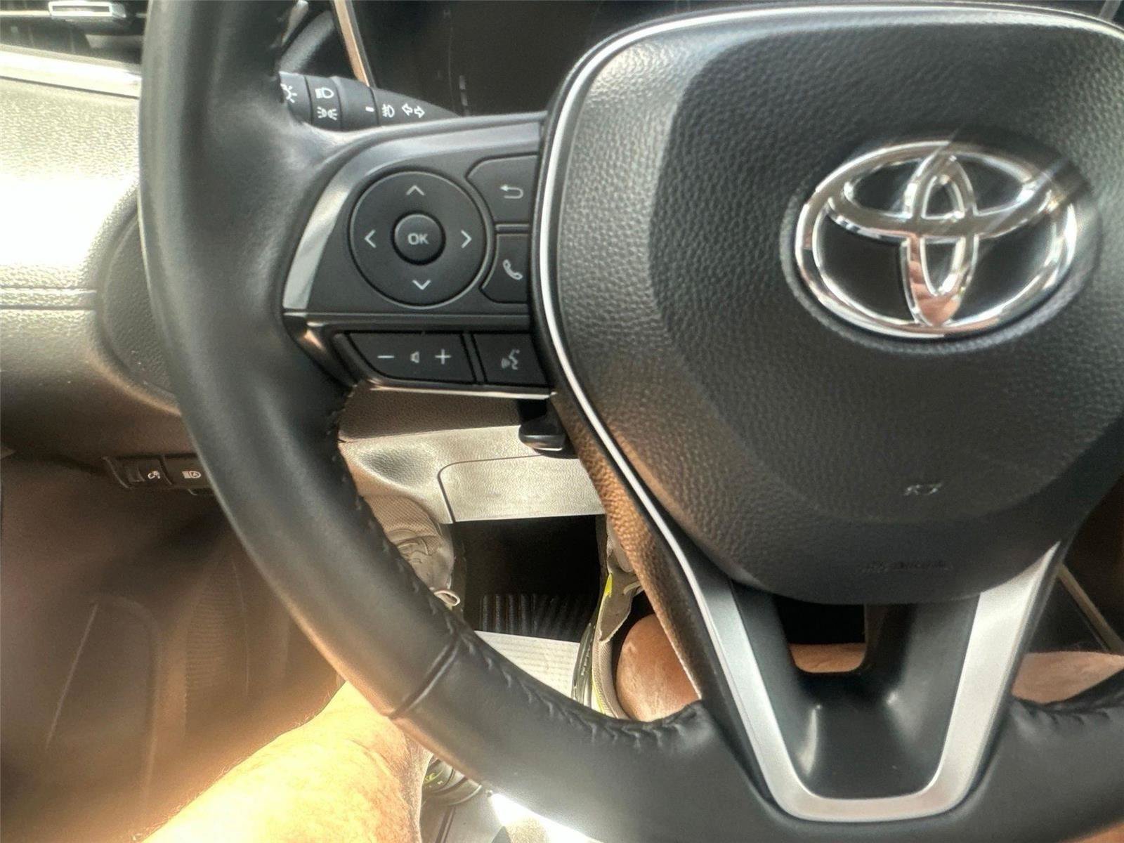 Used 2025 Toyota Corolla Cross XLE FWD image 24