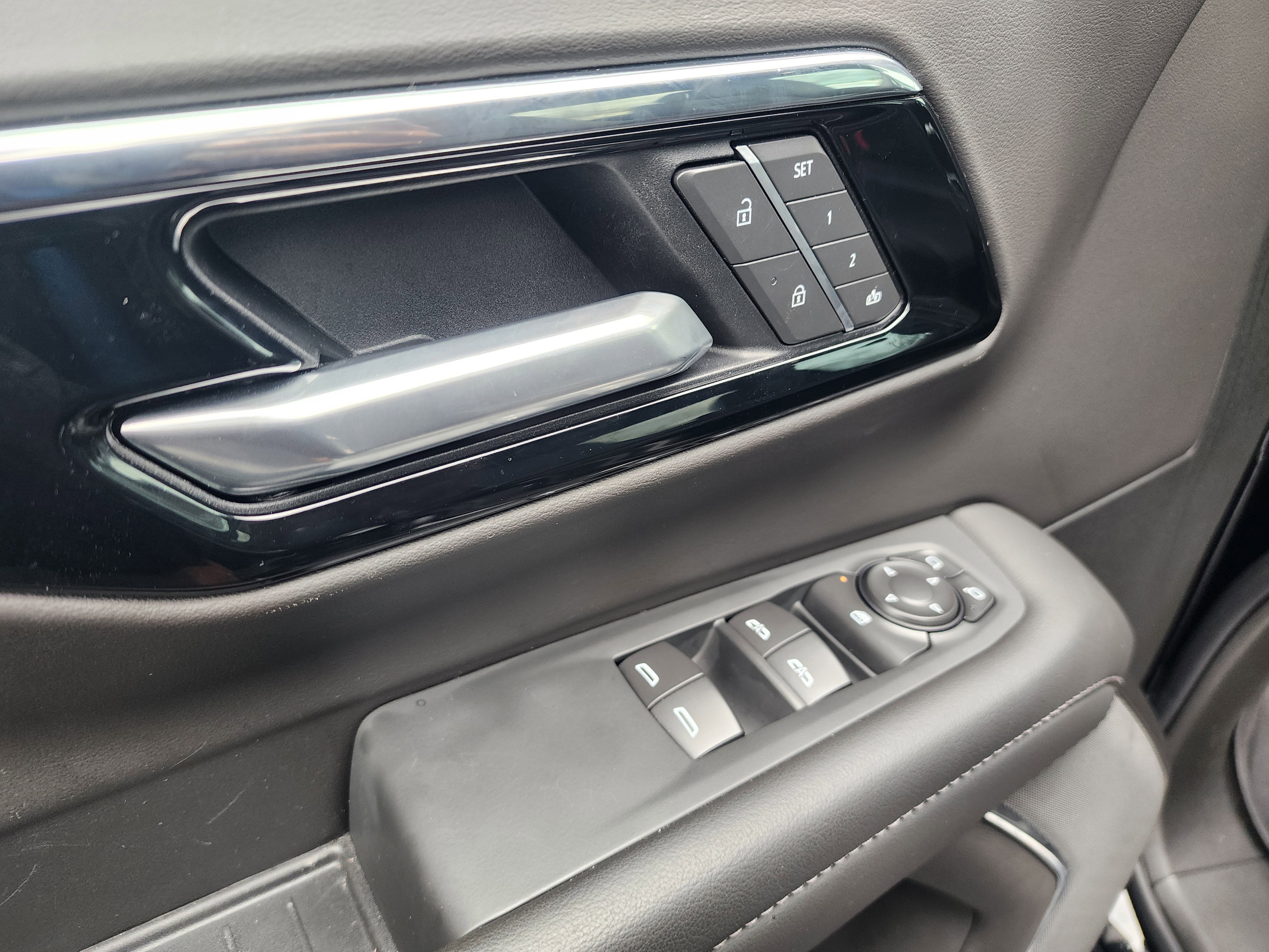 Used 2026 Chevrolet Suburban LT image 25