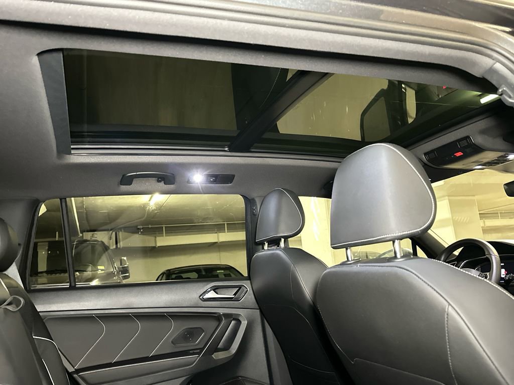 Used 2023 Volkswagen Tiguan SEL R-Line image 20