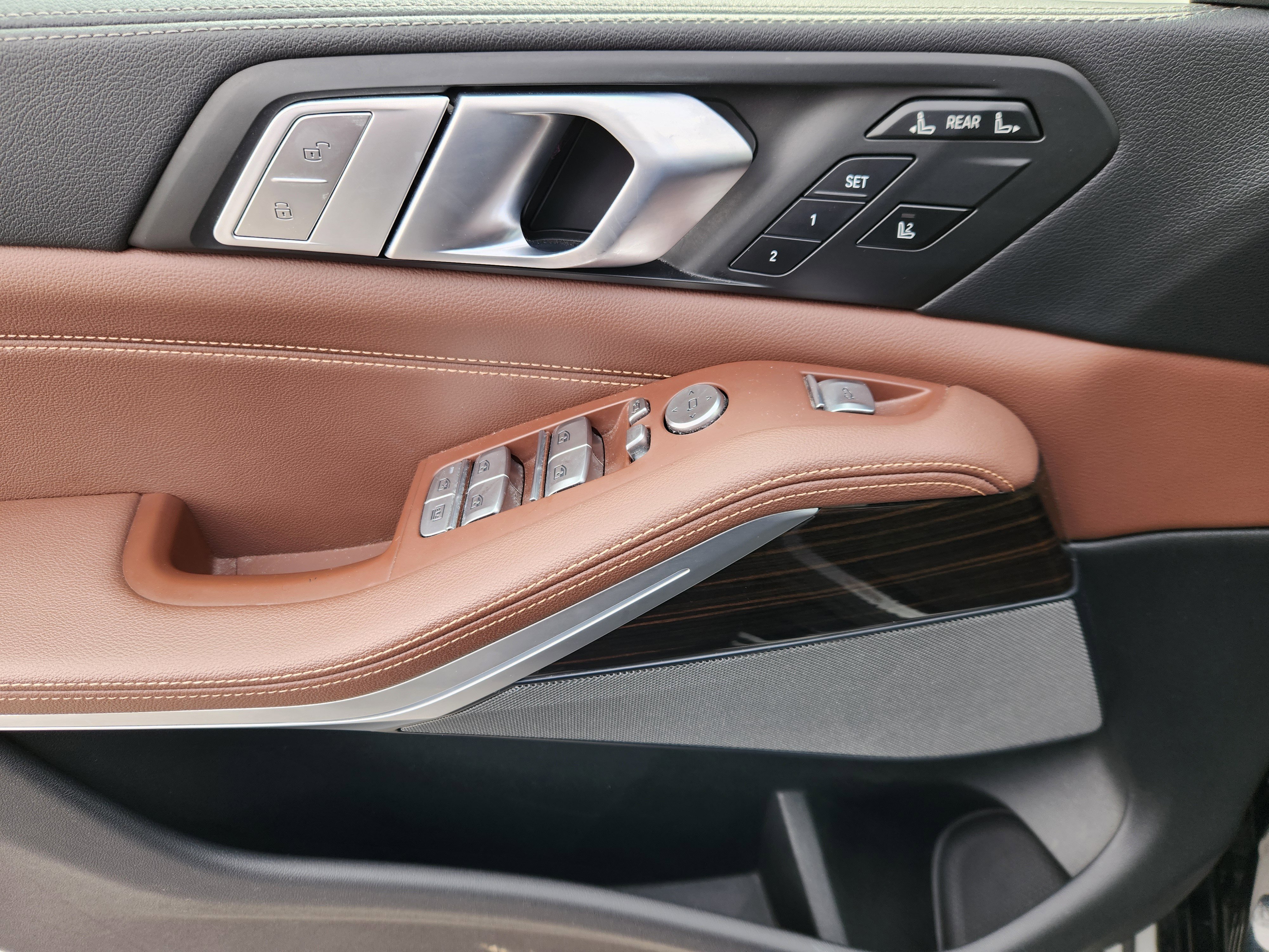 Used 2020 BMW X7 xDrive40i w/ Premium Package image 18