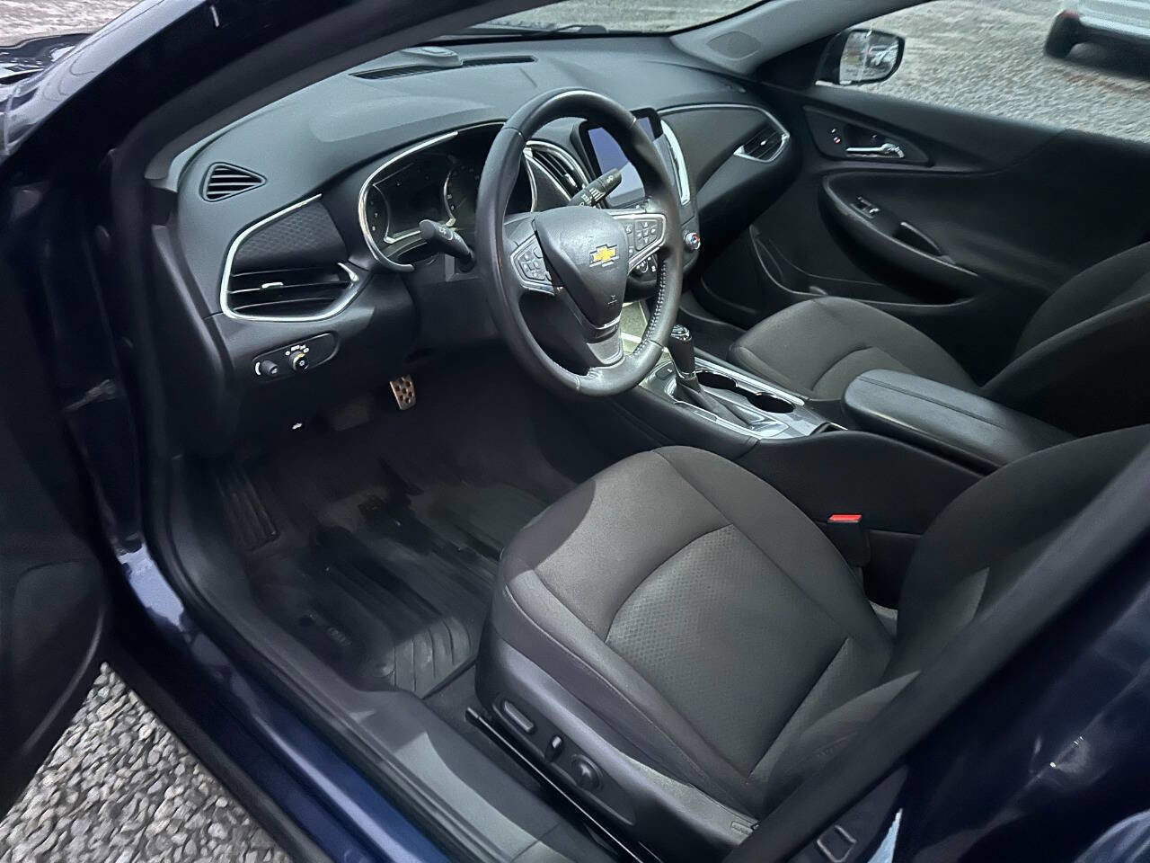 Used 2016 Chevrolet Malibu LT image 9