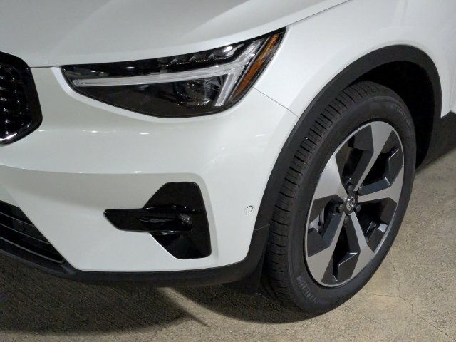 New 2026 Volvo XC40 B5 Plus w/ Climate Package AWD/4WD image 9