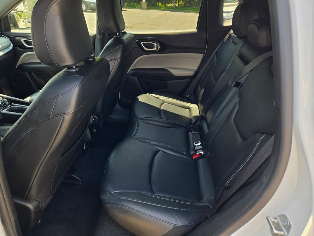 Used 2025 Jeep Compass Limited AWD/4WD image 17
