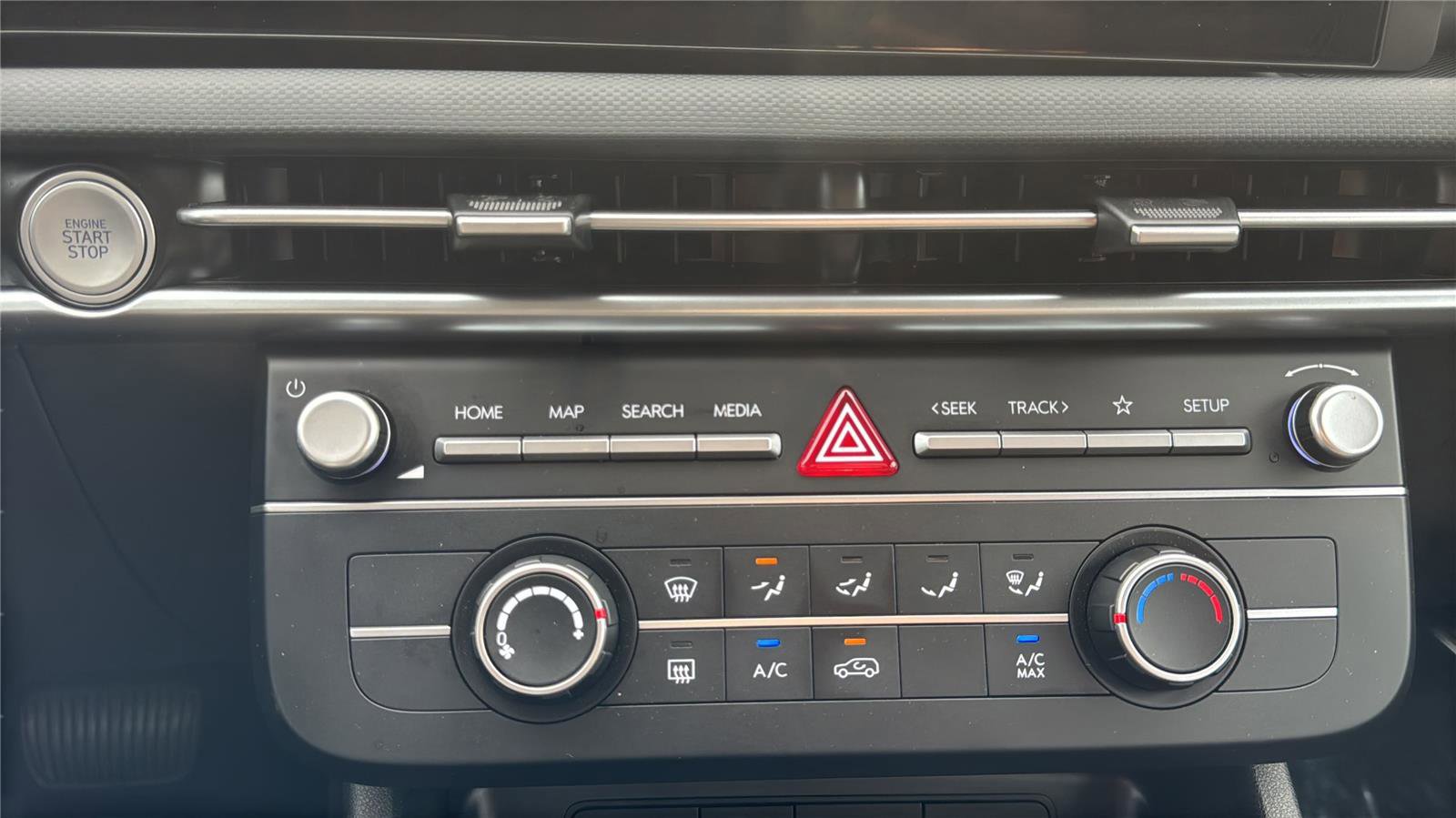 Certified 2025 Hyundai Tucson SE image 17