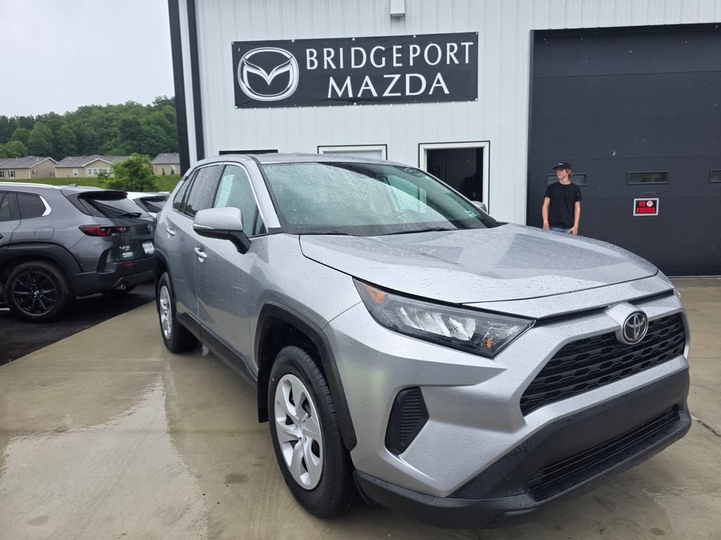 Used 2022 Toyota RAV4 LE AWD/4WD image 1