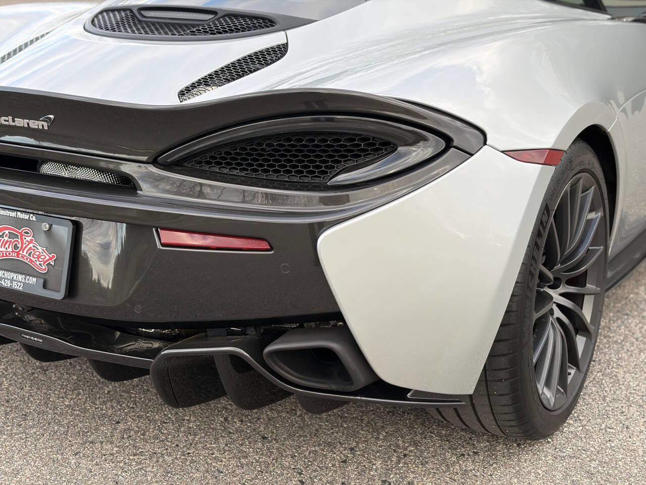 Used 2017 McLaren 570S RWD image 17