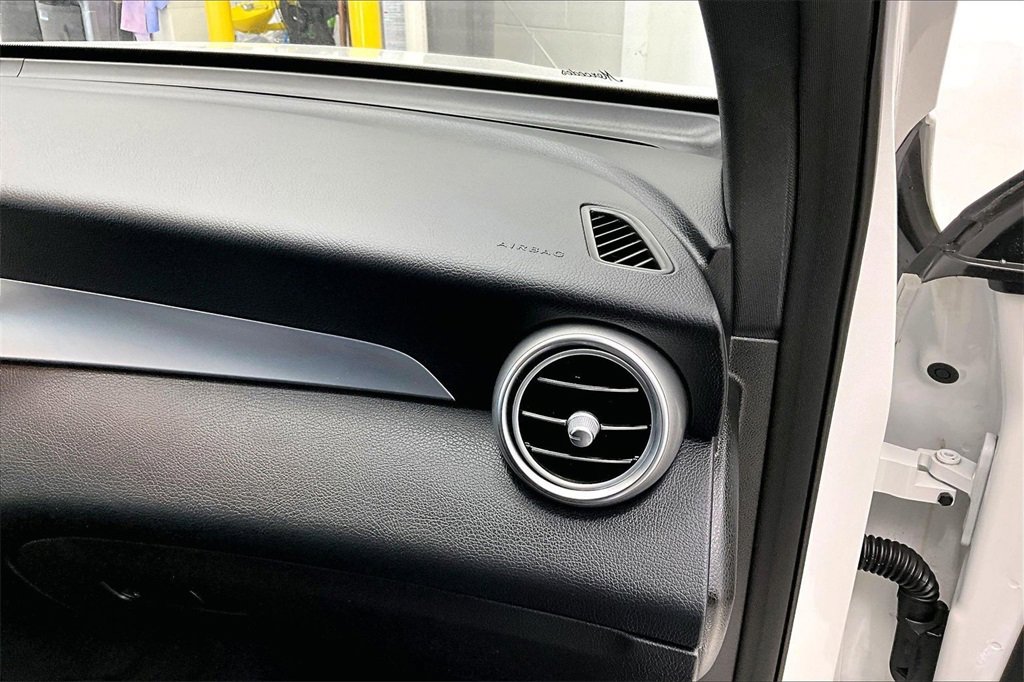 Used 2021 Mercedes-Benz GLC 300 4MATIC image 16