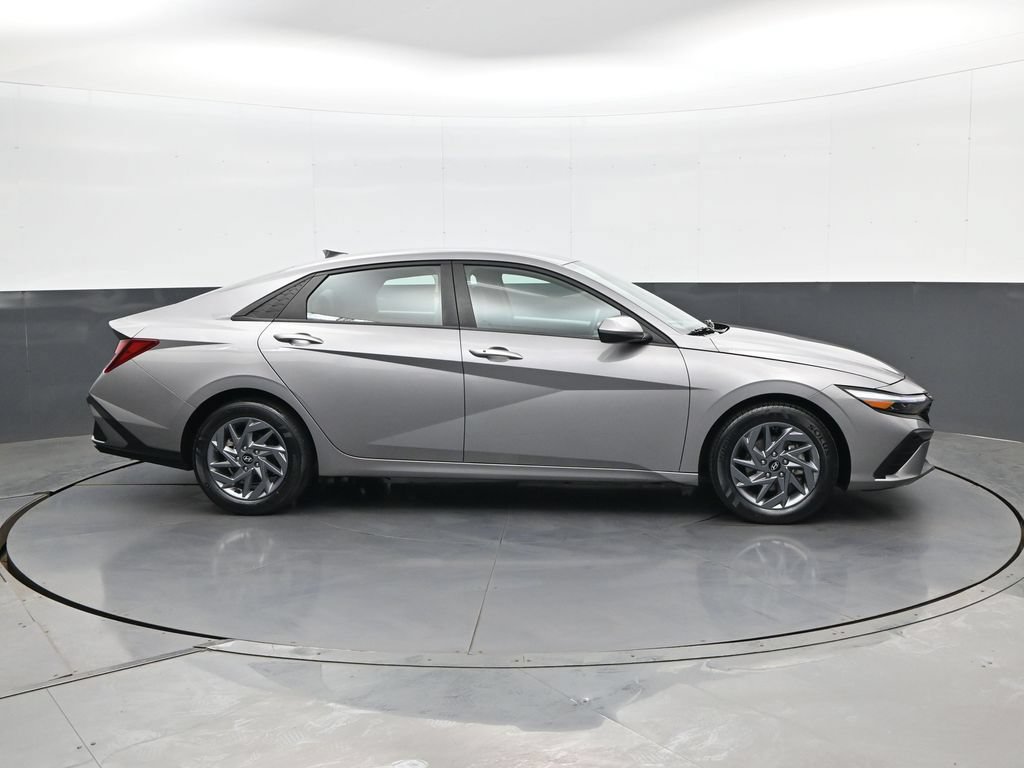 Certified 2024 Hyundai Elantra SEL FWD image 5