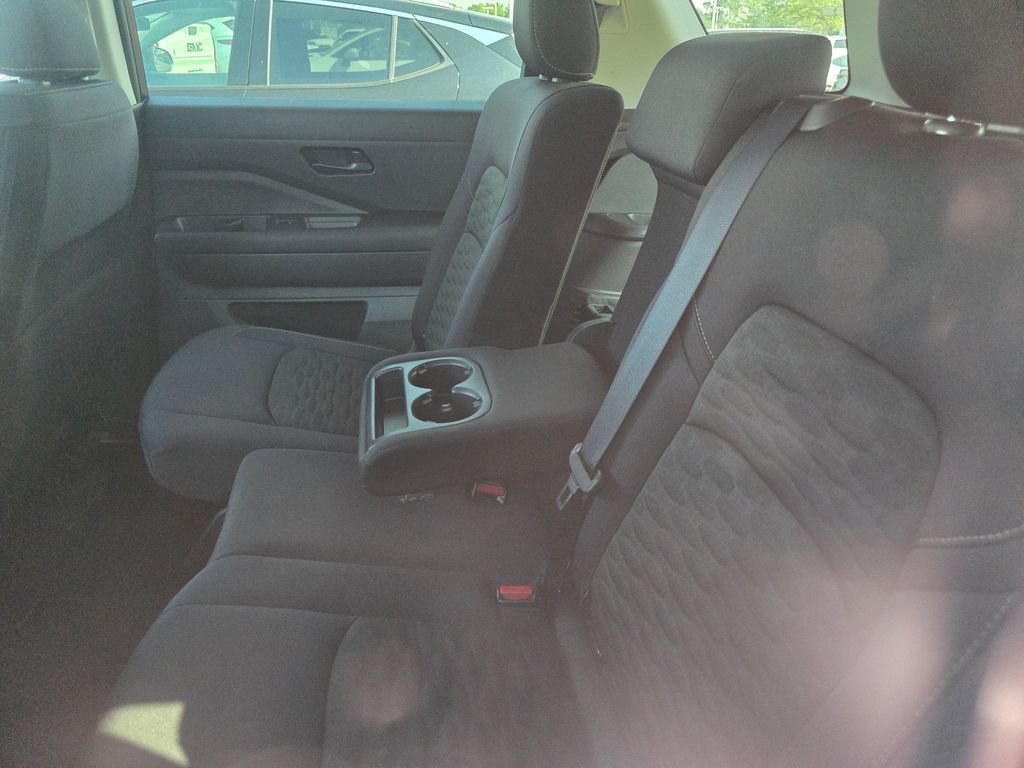 Used 2025 Nissan Pathfinder SV FWD image 19