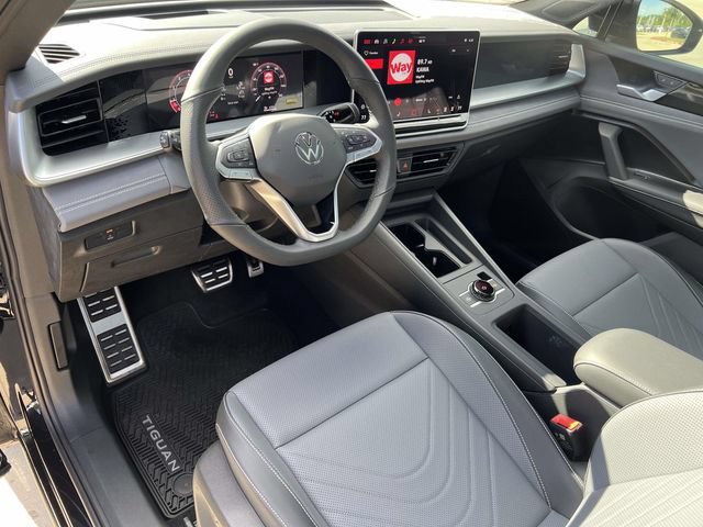 New 2026 Volkswagen Tiguan SE R-Line FWD image 14