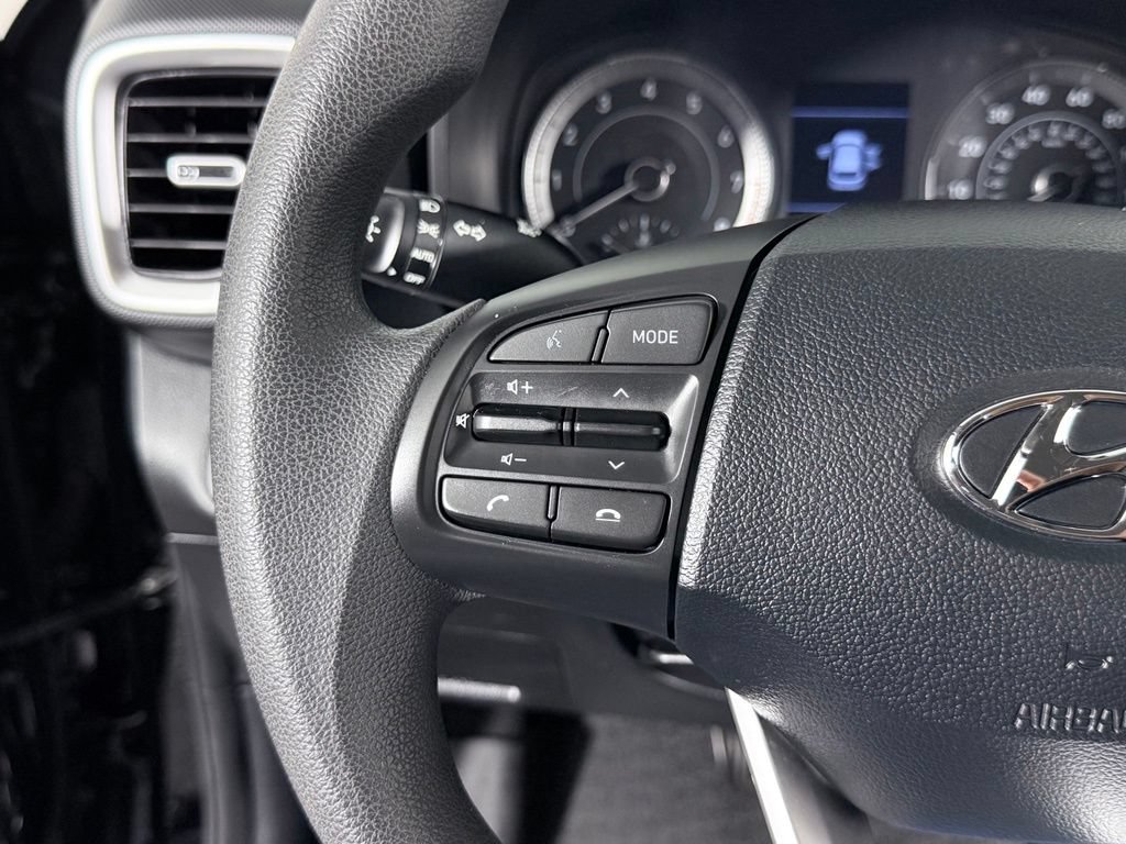 Used 2022 Hyundai Venue SE FWD image 12