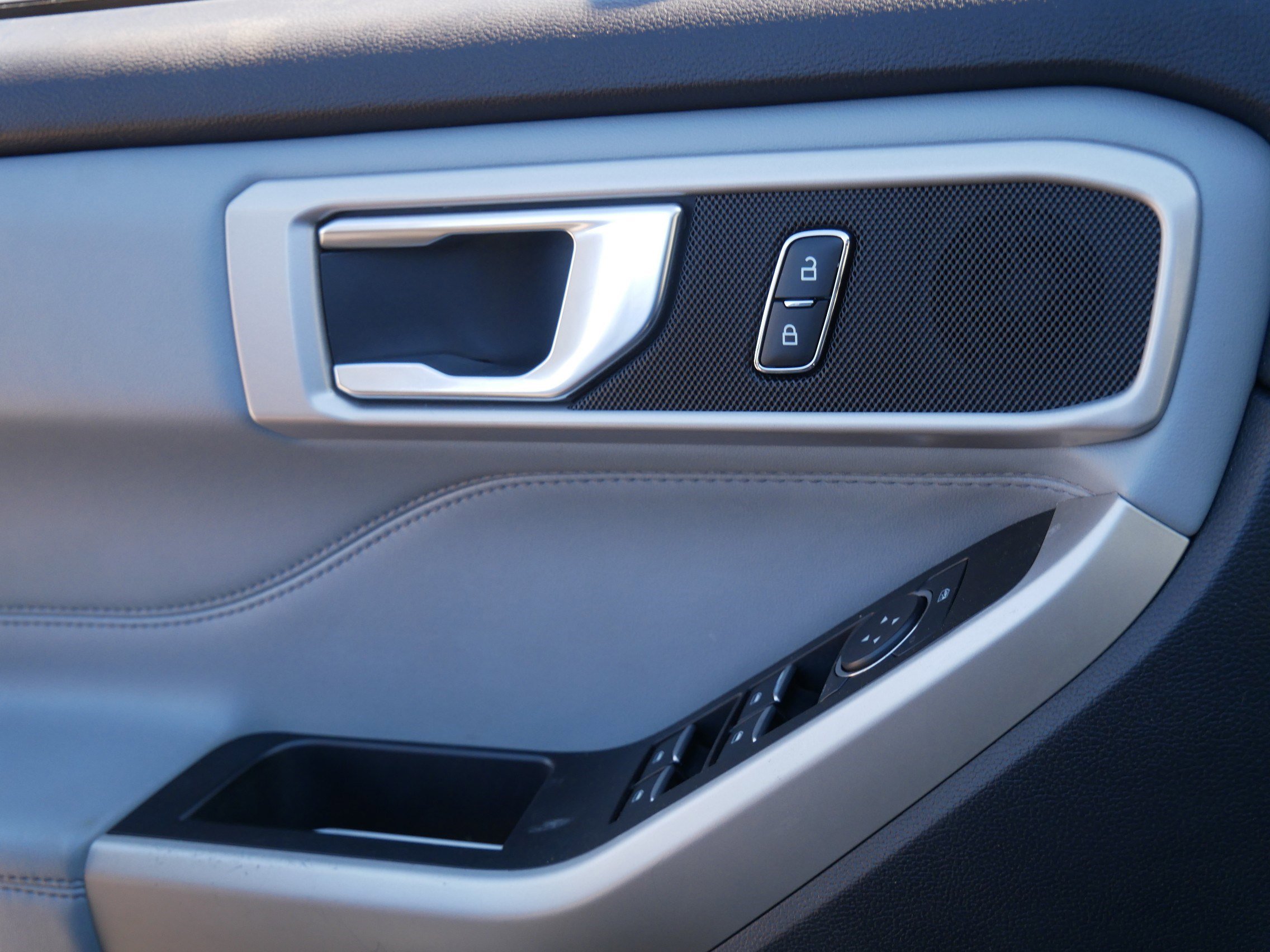 Certified 2022 Ford Explorer XLT w/ Equipment Group 202A image 27