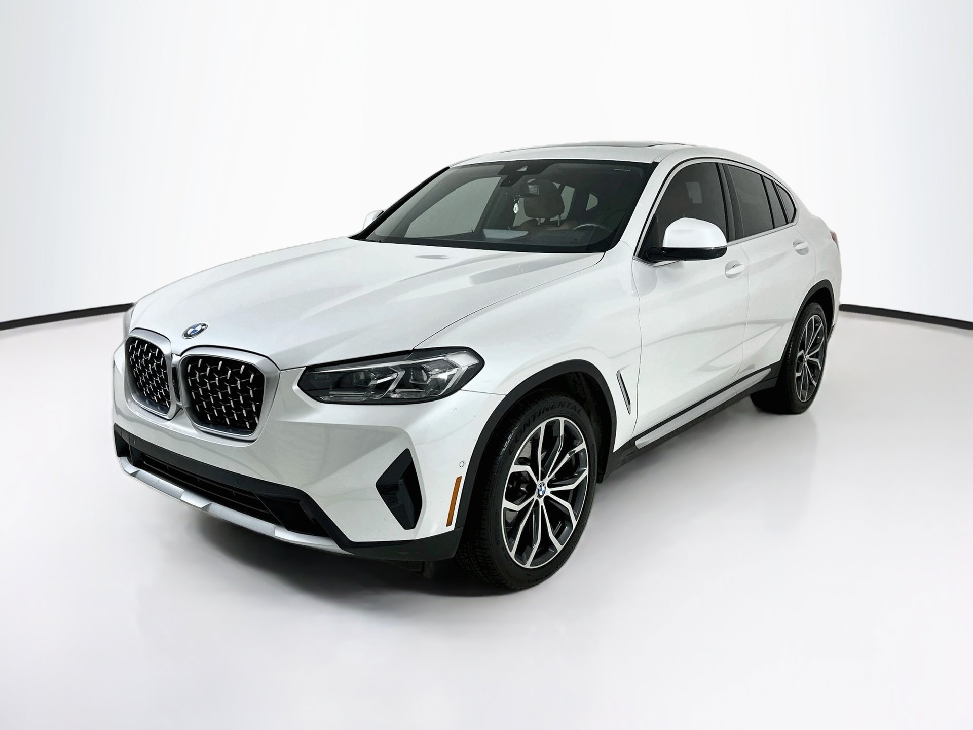 Used 2024 BMW X4 xDrive30i w/ Premium Package AWD/4WD image 3