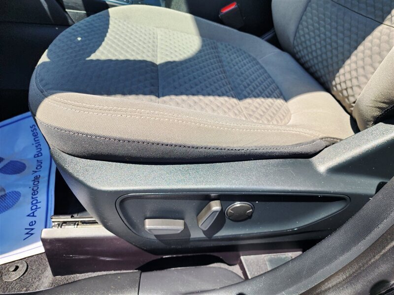 Used 2020 Ford Escape SE image 28