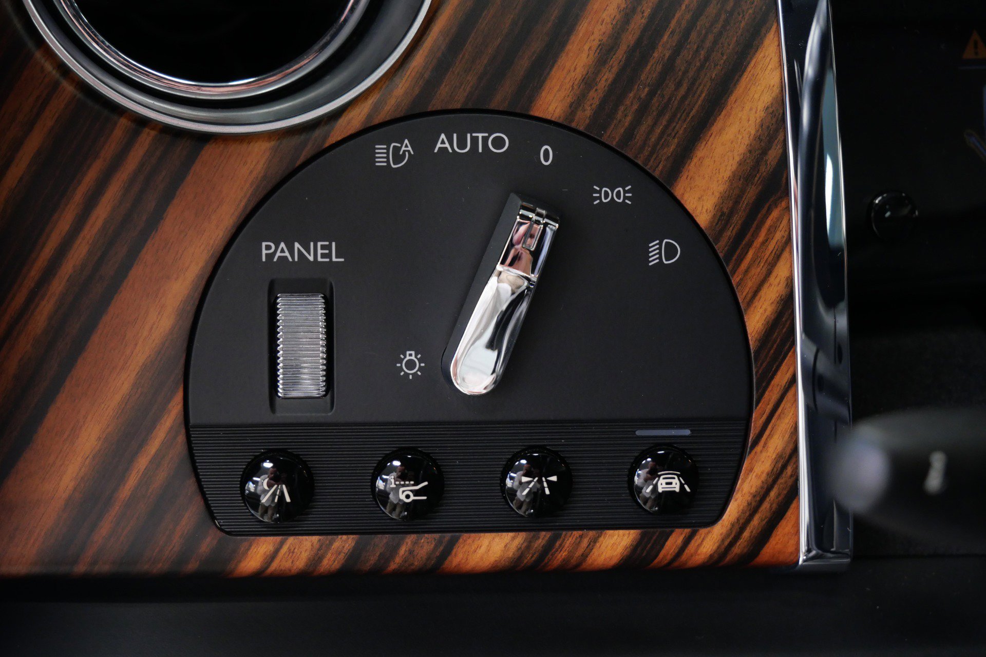 Used 2016 Rolls-Royce Wraith RWD image 33