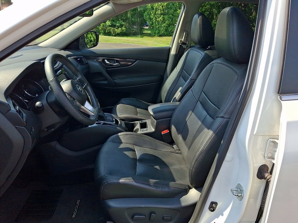 Used 2017 Nissan Rogue SL w/ SL Premium Package AWD/4WD image 16