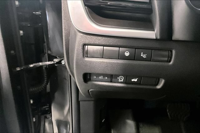 Used 2023 Nissan Rogue Platinum AWD/4WD image 44