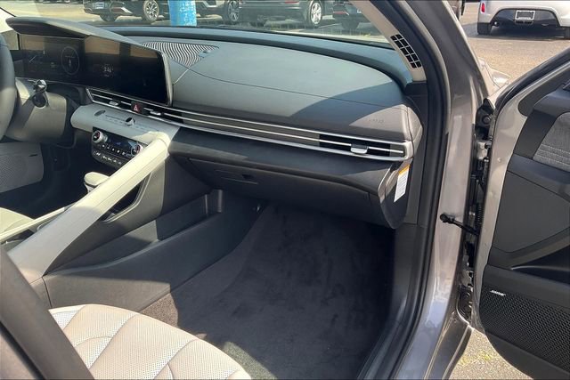 New 2025 Hyundai Elantra Limited image 27