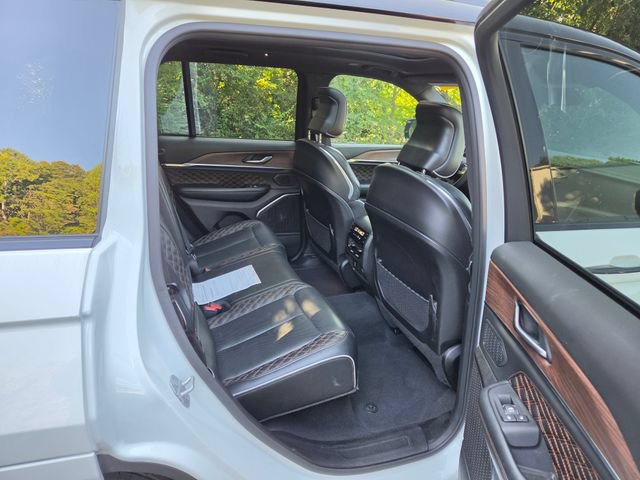 Used 2025 Jeep Grand Cherokee Summit w/ Obsidian Package AWD/4WD image 30