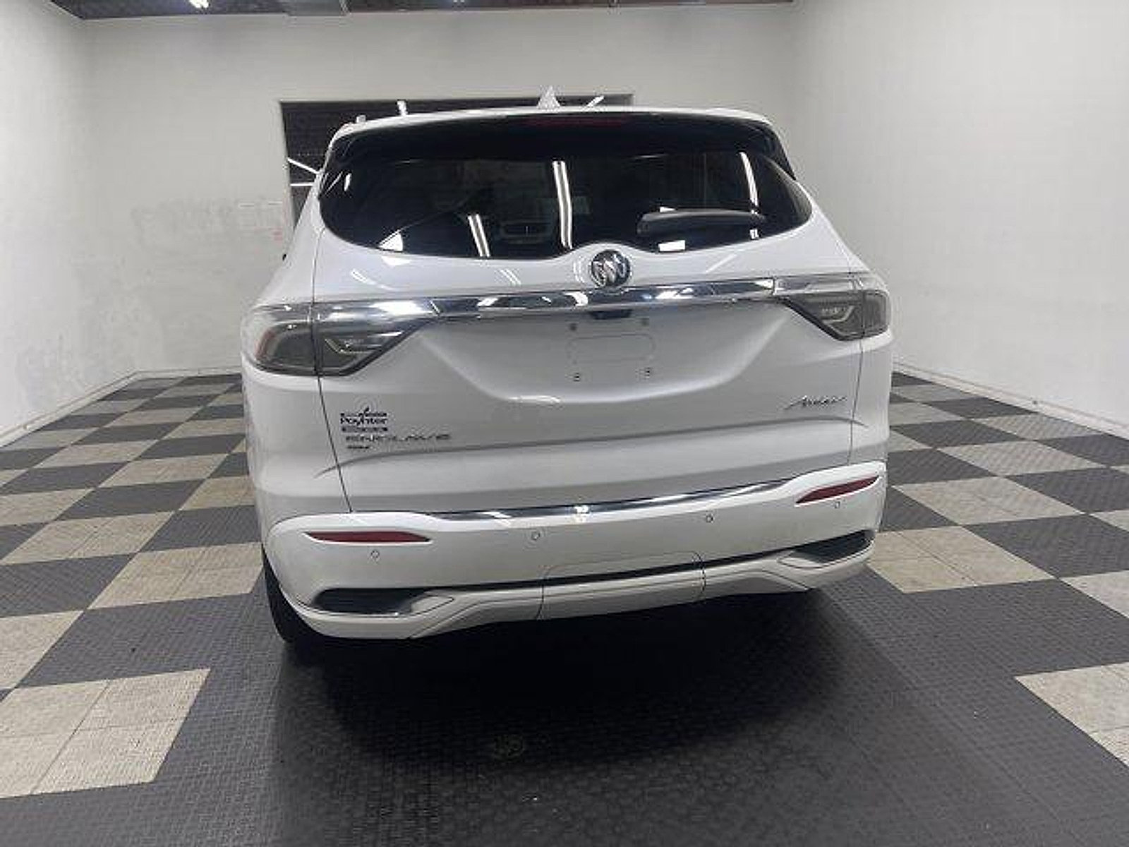Used 2023 Buick Enclave Avenir w/ Avenir Technology Package AWD/4WD image 3