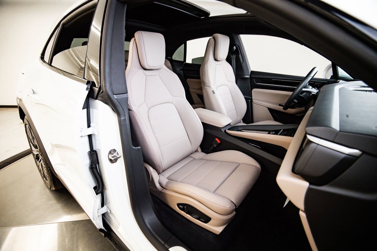 New 2026 Porsche Macan Electric RWD image 29
