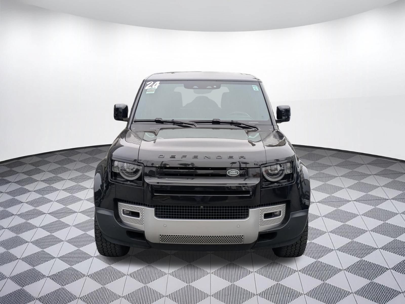 Used 2024 Land Rover Defender 110 SE AWD/4WD image 8