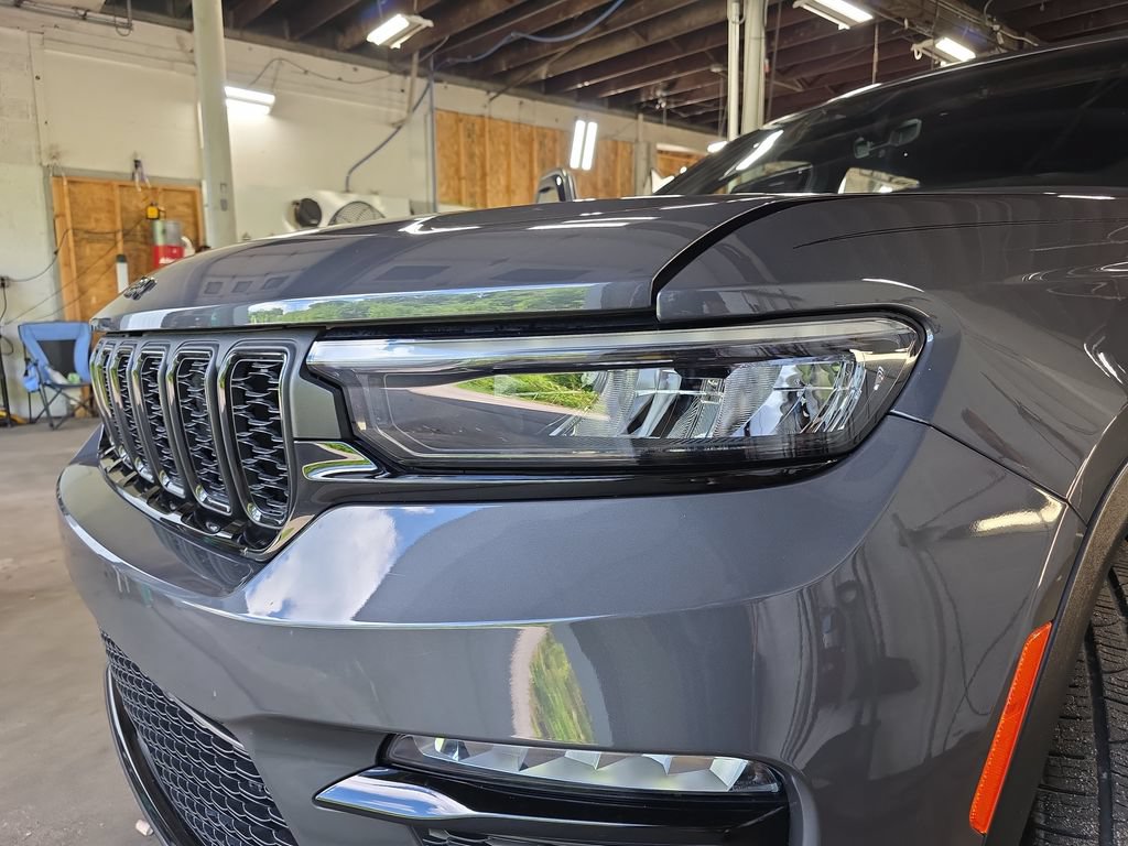 Used 2025 Jeep Grand Cherokee Limited w/ Black Appearance Package AWD/4WD image 28