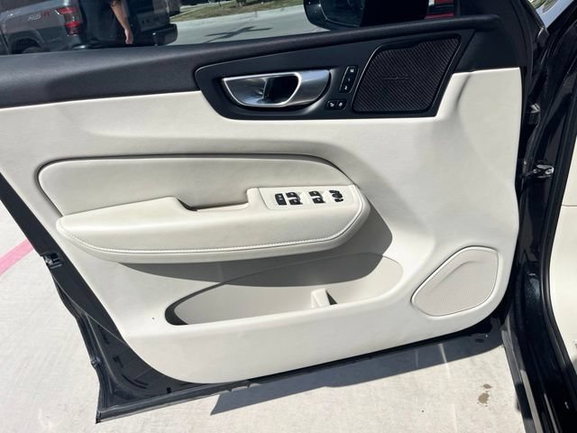 Used 2024 Volvo XC60 B5 Plus w/ Protection Package Premier AWD/4WD image 10