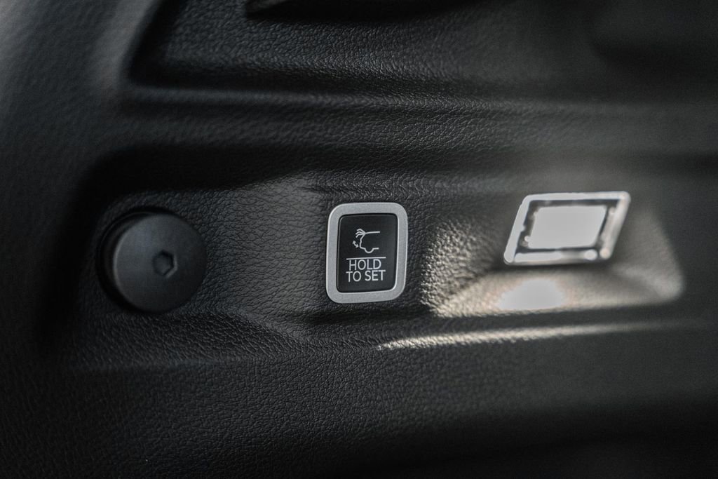 New 2025 Jeep Grand Cherokee L Altitude image 10