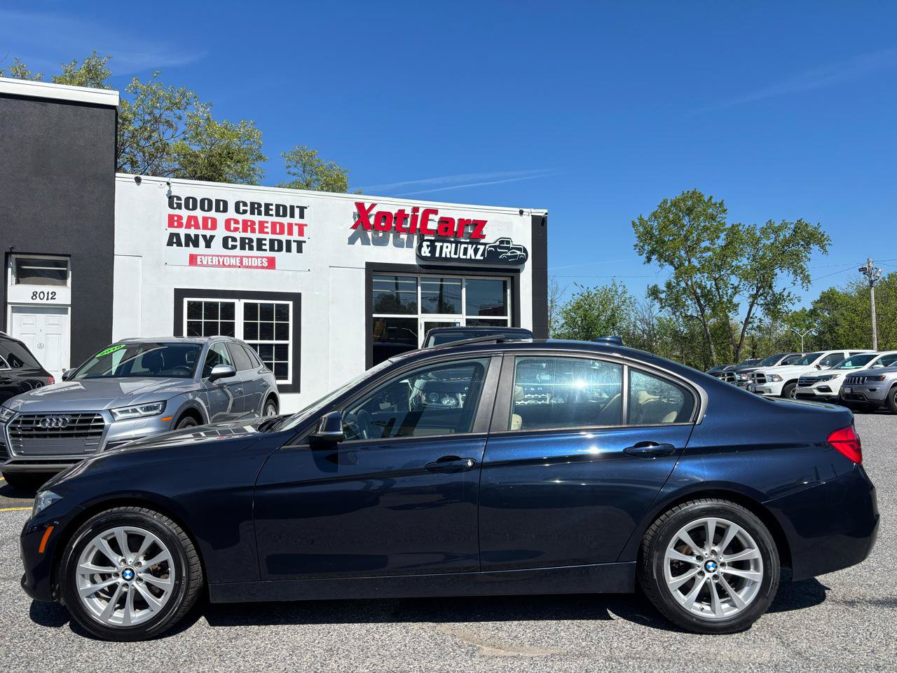 Used 2017 BMW 320i xDrive Sedan AWD/4WD image 1