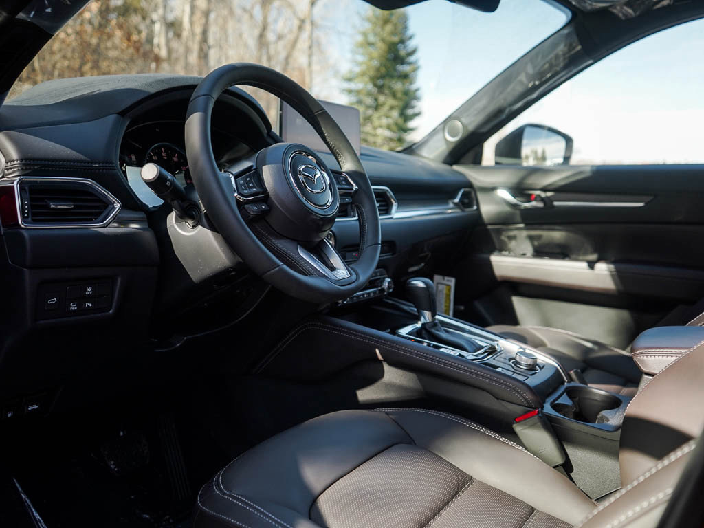 New 2025 MAZDA CX-5 Signature image 17