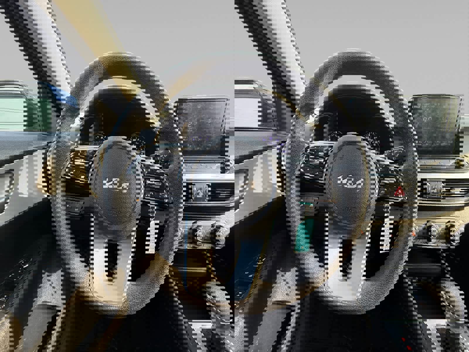 Used 2024 Kia Forte LXS w/ LXS Technology Package image 12