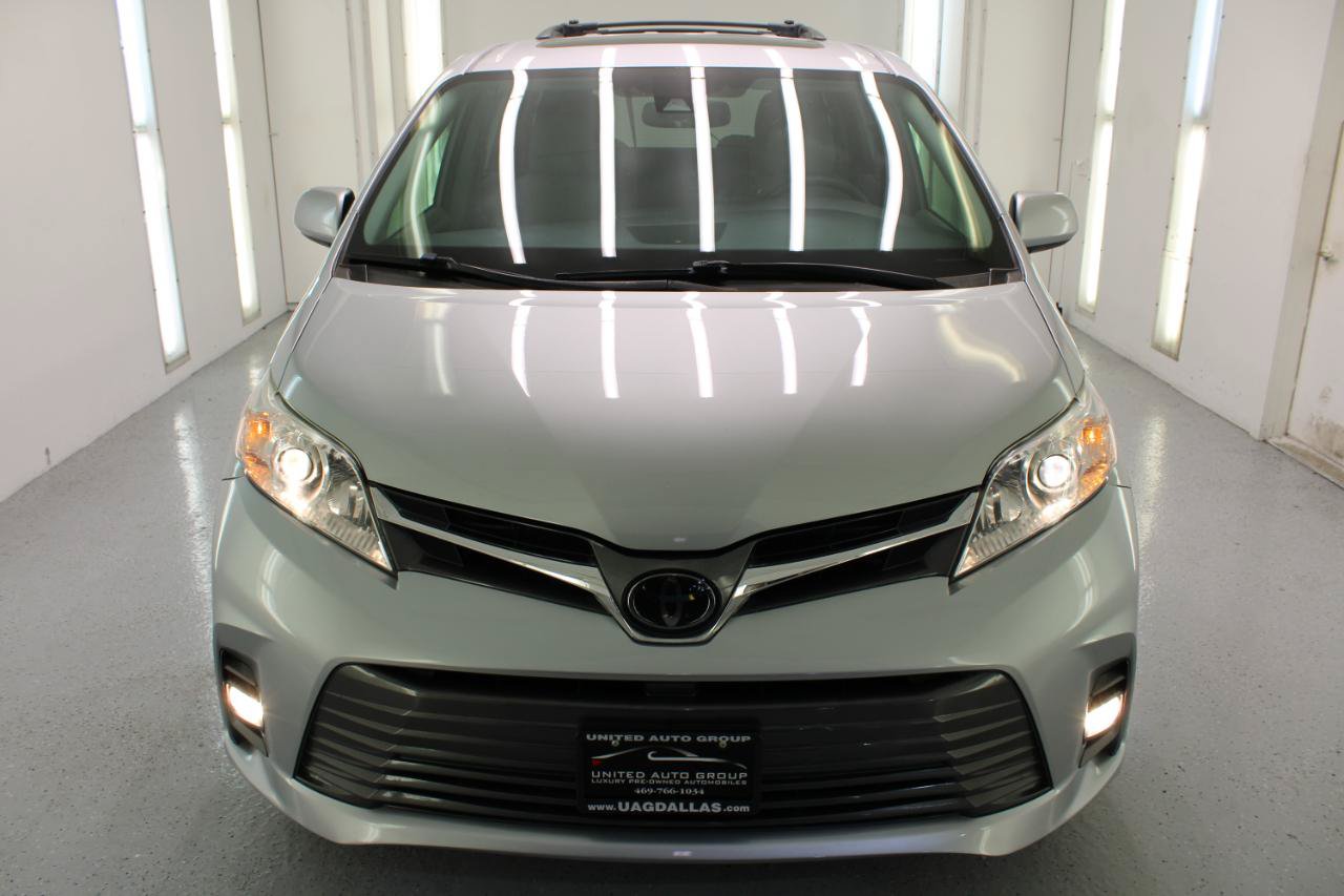 Used 2020 Toyota Sienna XLE Premium FWD image 3