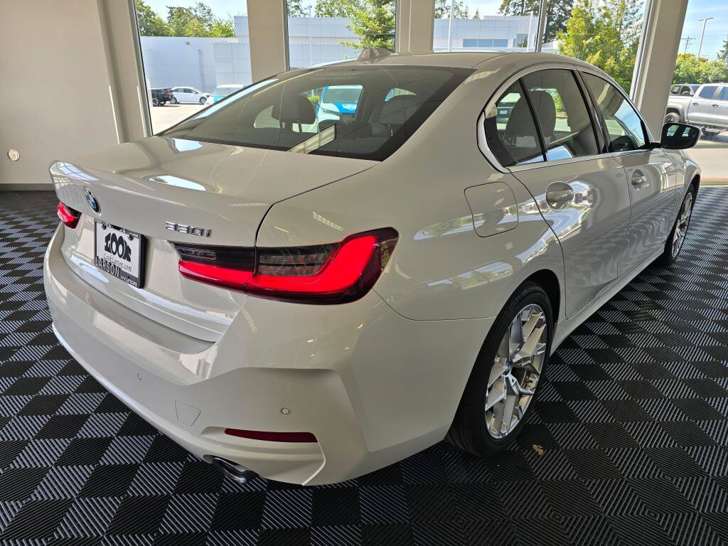 Used 2025 BMW 330i Sedan RWD image 3